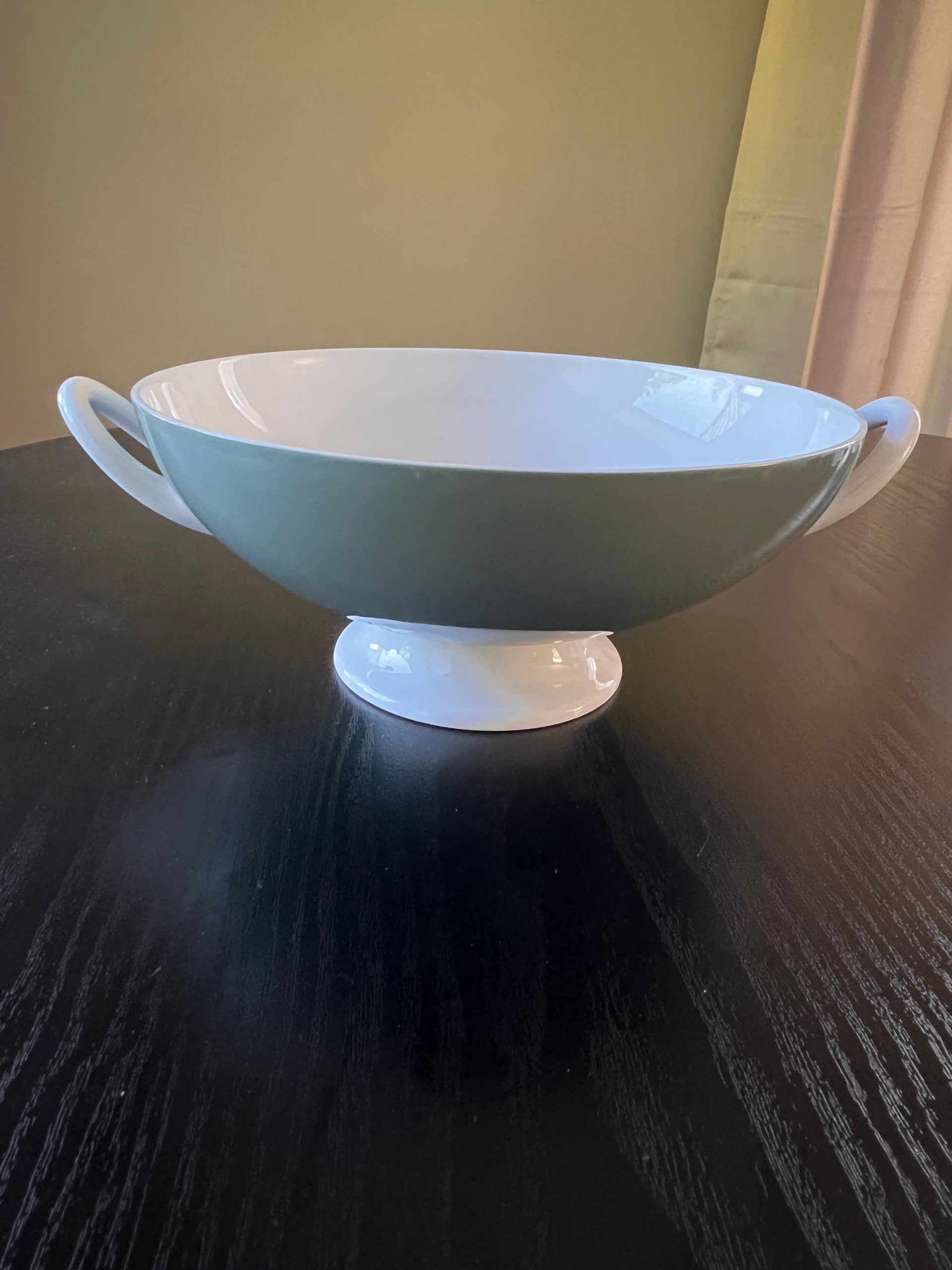 Wedgwood footed bowl with handles - RARE - Bone China - Vintage - Mid-century - Image 2