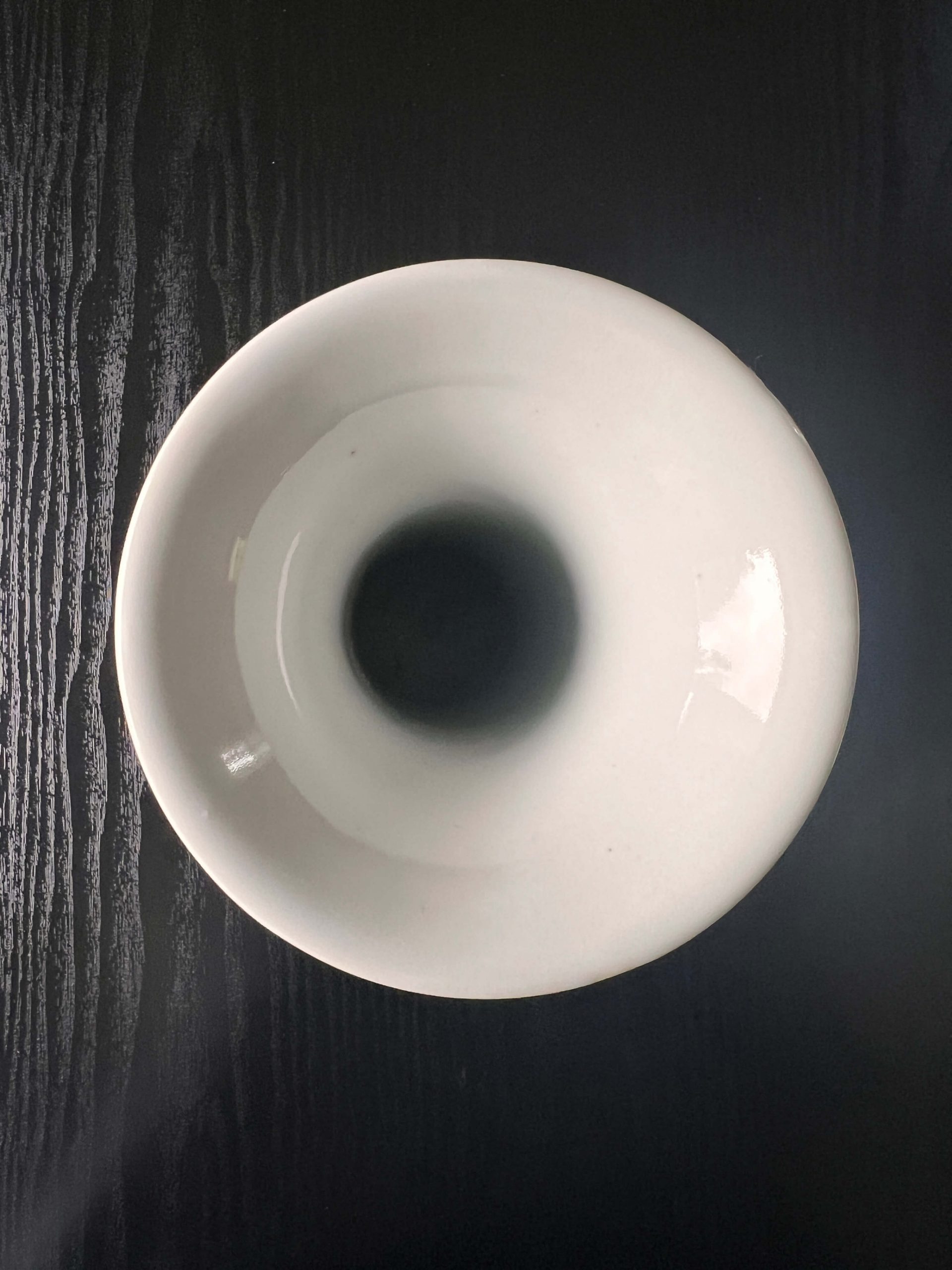 Blue and White Porcelain Gu/Trumpet Vase - Prunus & Cracked Ice Motif - Image 3