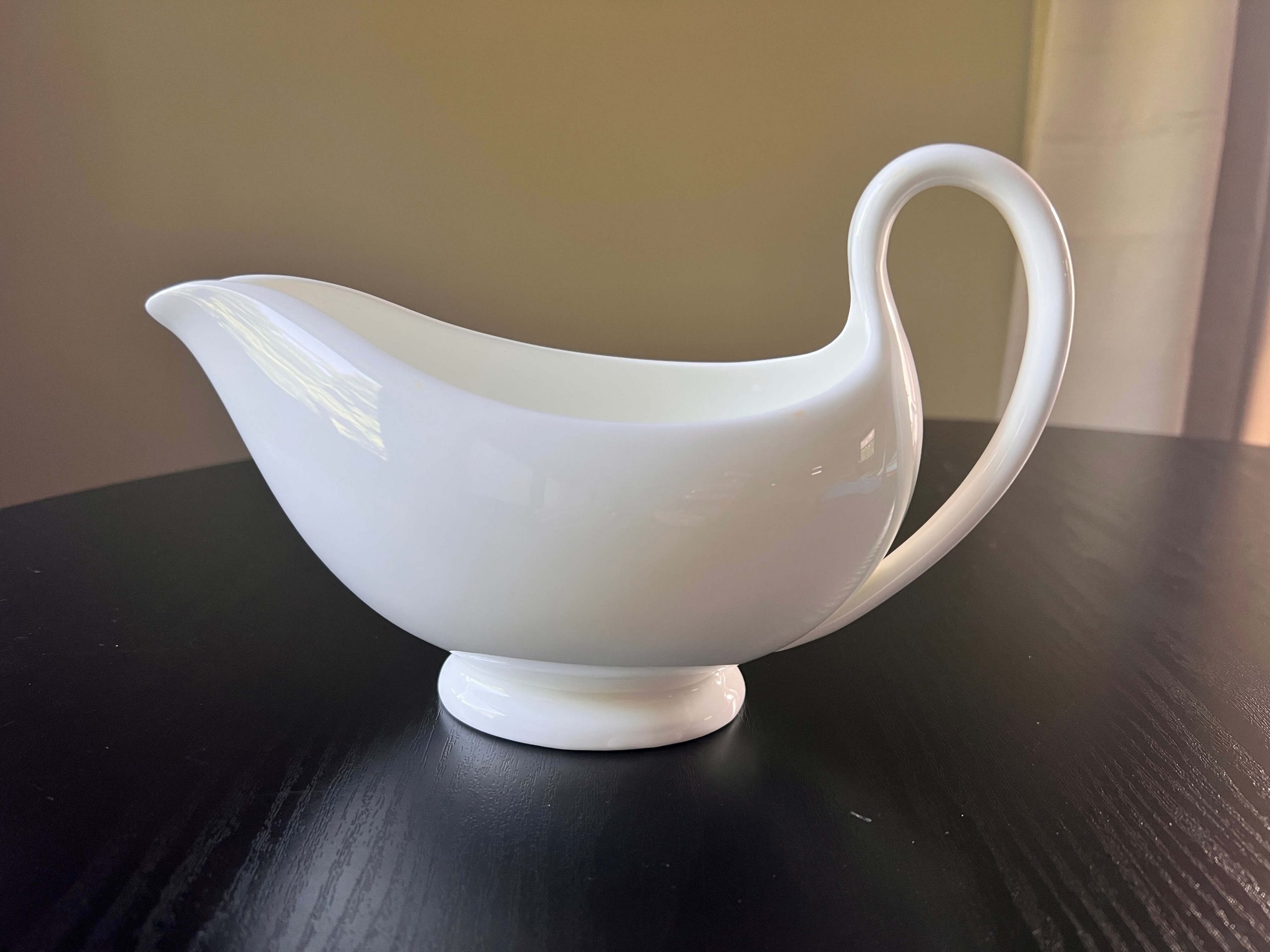 Minimalist Wedgwood England All White Bone China Gravy Sauce Boat Vintage - Image 2